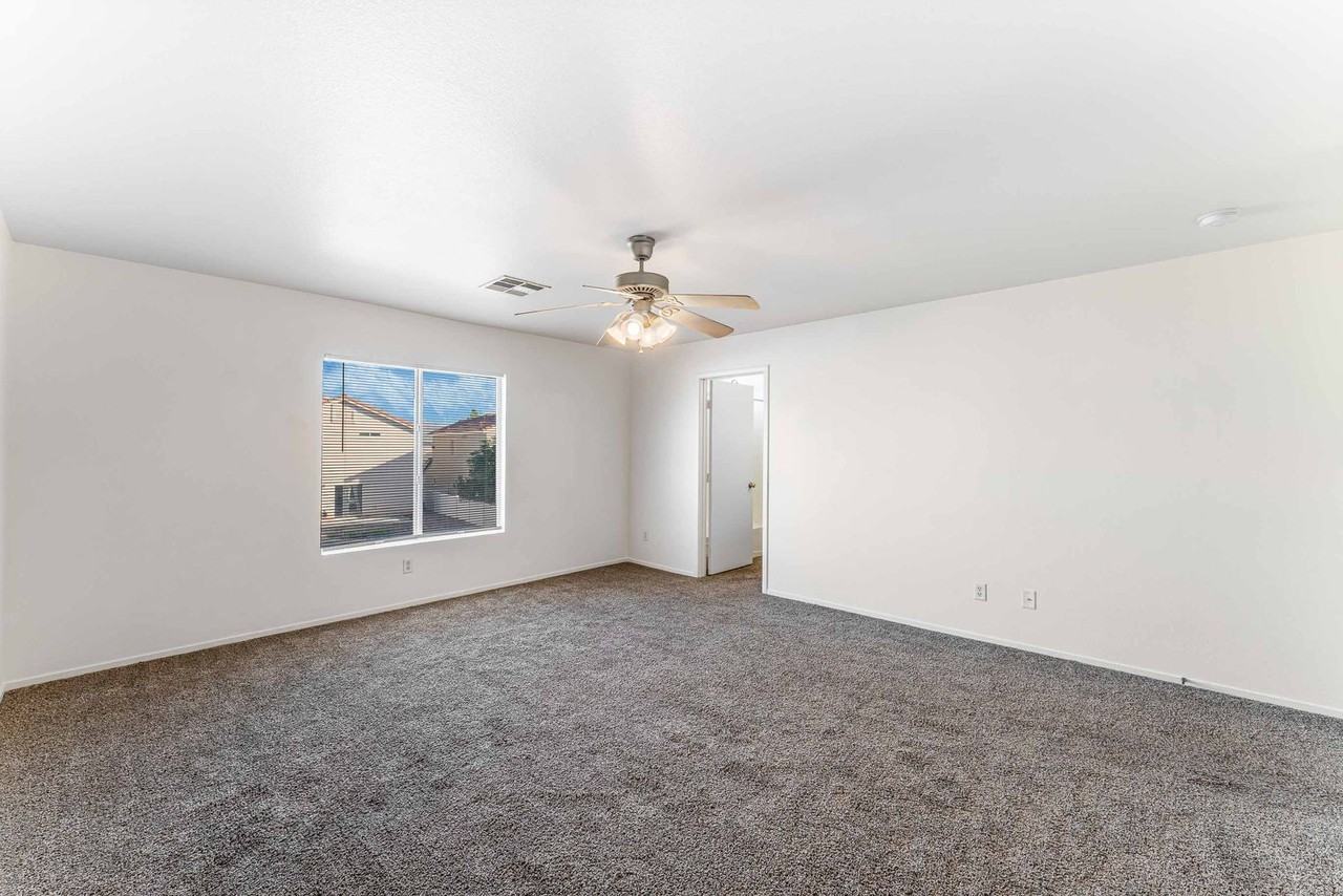 1010 Cliffbrook Hedge Ave - Photo 7 of 19