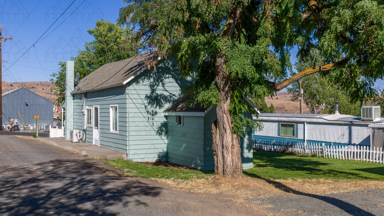 203 6th St - Photo 2 of 13