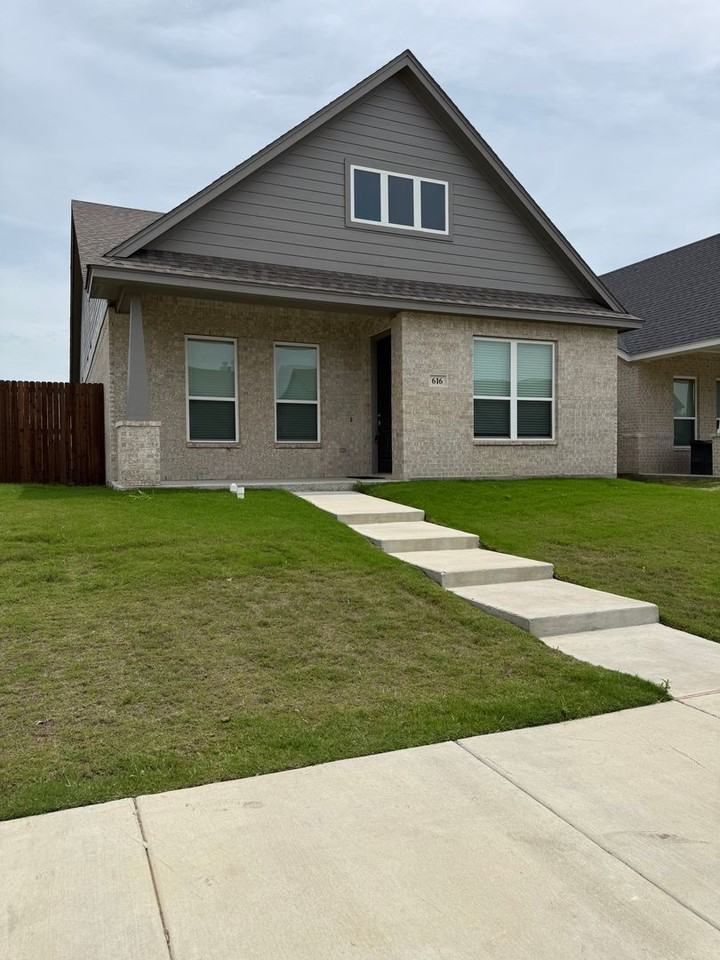 616 The Cottages Dr - Photo 2 of 22