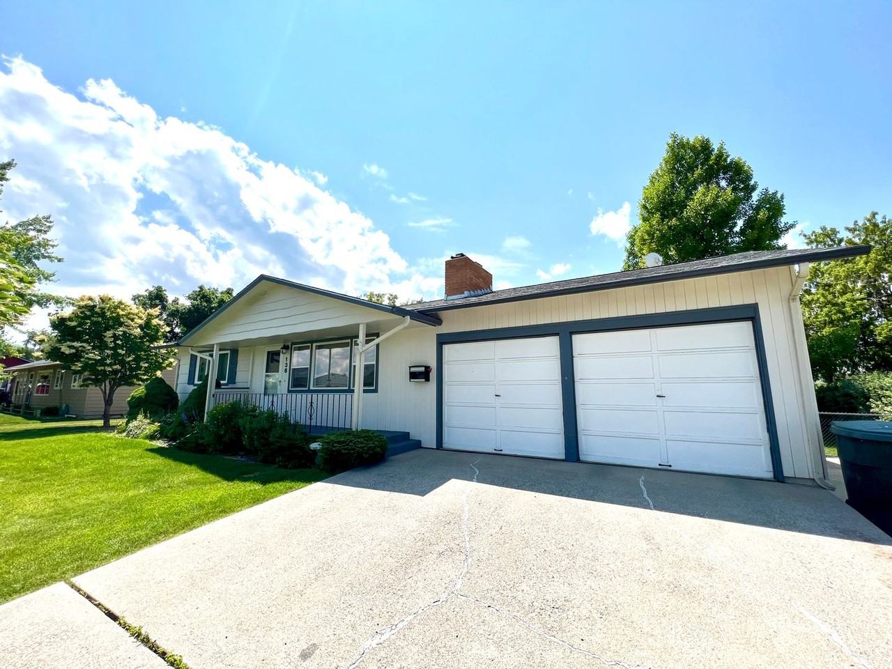136 Fairway Dr - Photo 2 of 43