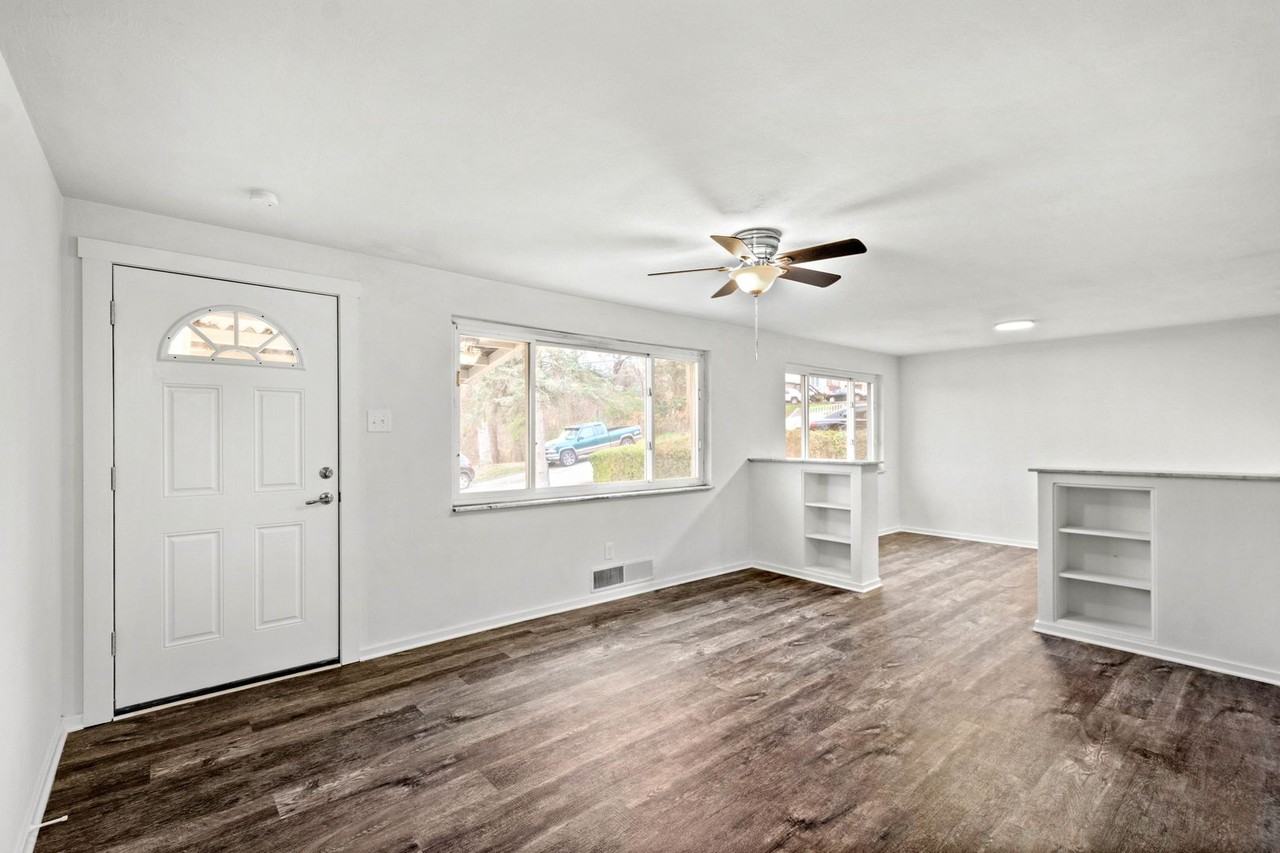 2618 Poinsettia Dr - Photo 3 of 21