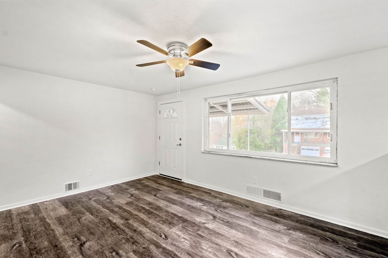 2618 Poinsettia Dr - Photo 4 of 21
