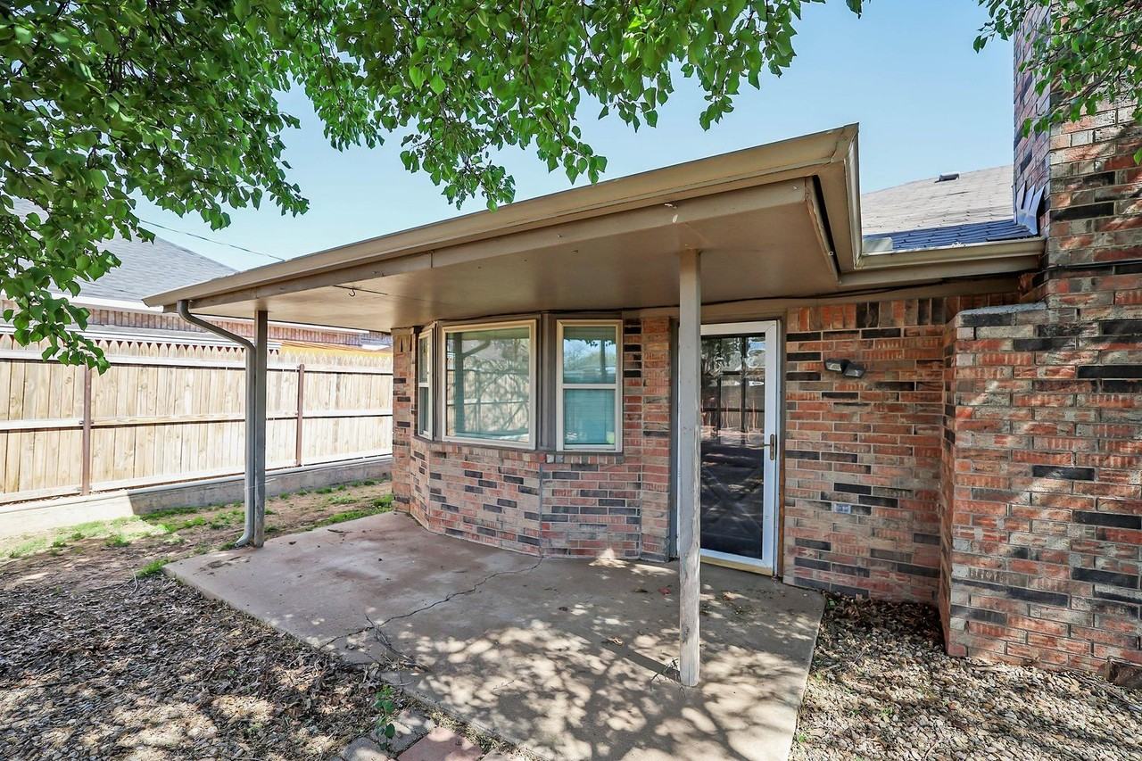 7902 Gerald Dr - Photo 3 of 37