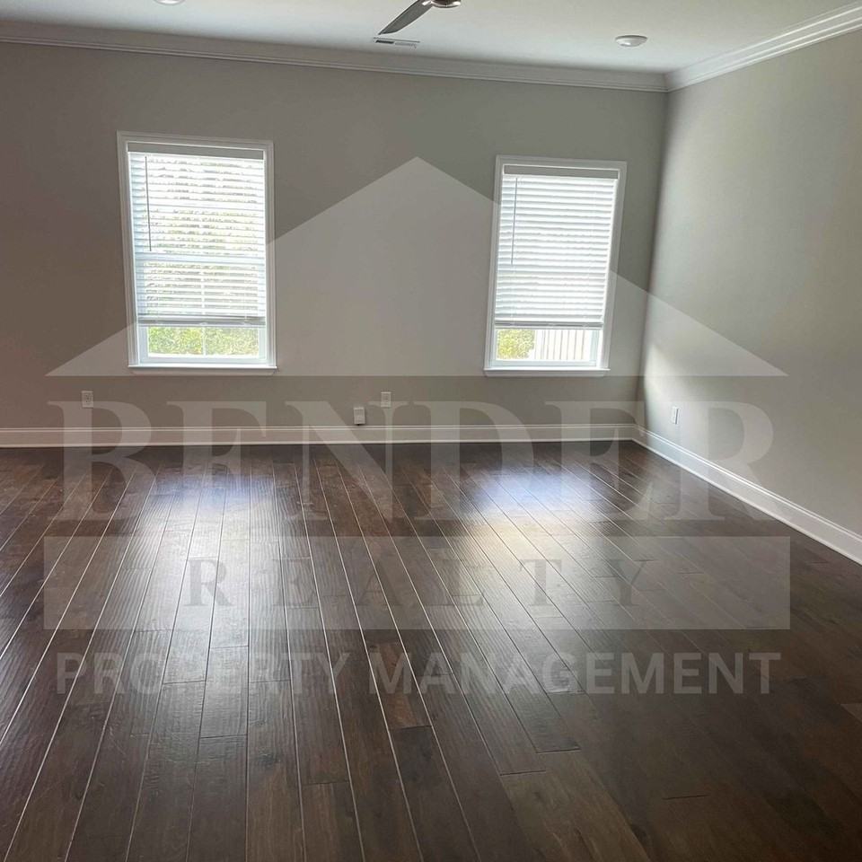 638 Bellingham Dr Ne - Photo 2 of 8