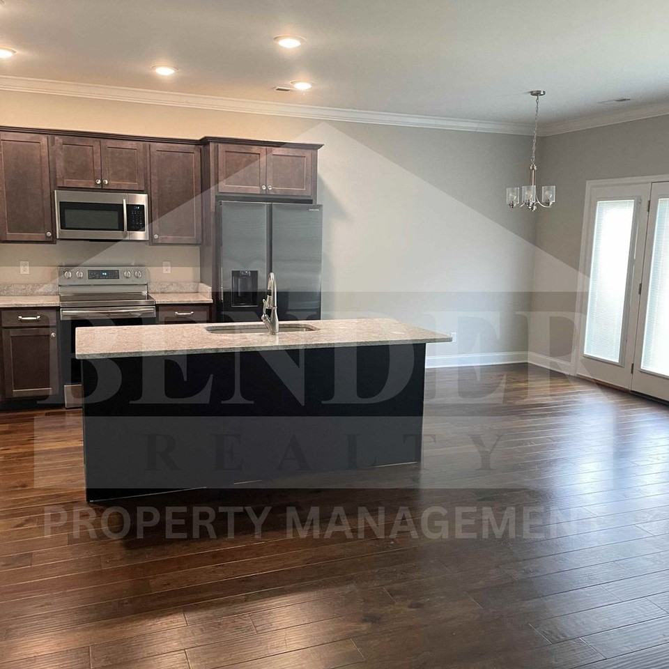 638 Bellingham Dr Ne - Photo 3 of 8