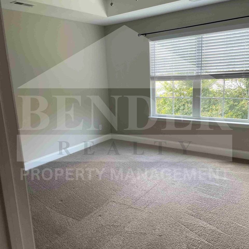 638 Bellingham Dr Ne - Photo 4 of 8