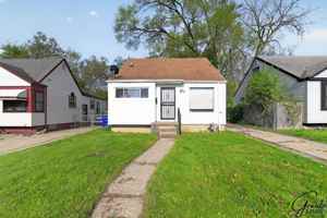 featured image of 20259 Oakfield St