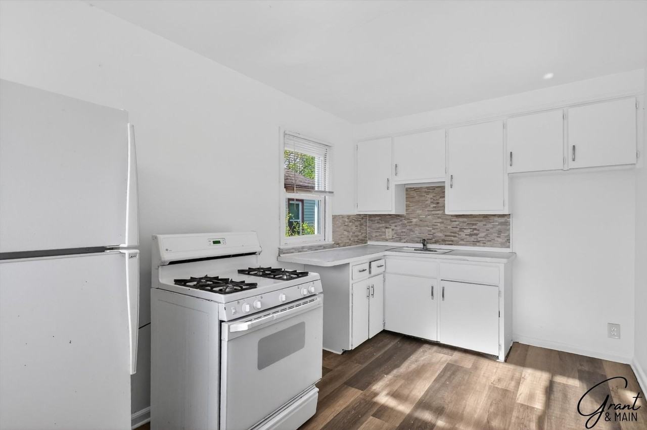 20259 Oakfield St - Photo 7 of 21