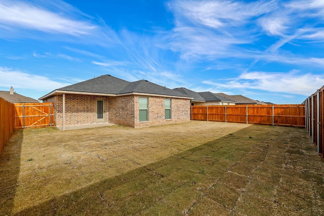 9901 Yellowhouse Ave - Photo 3 of 23