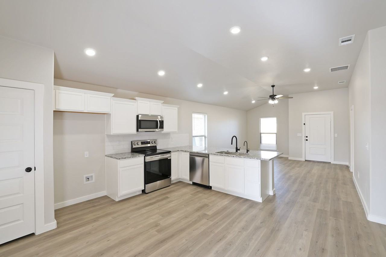 9901 Yellowhouse Ave - Photo 6 of 23