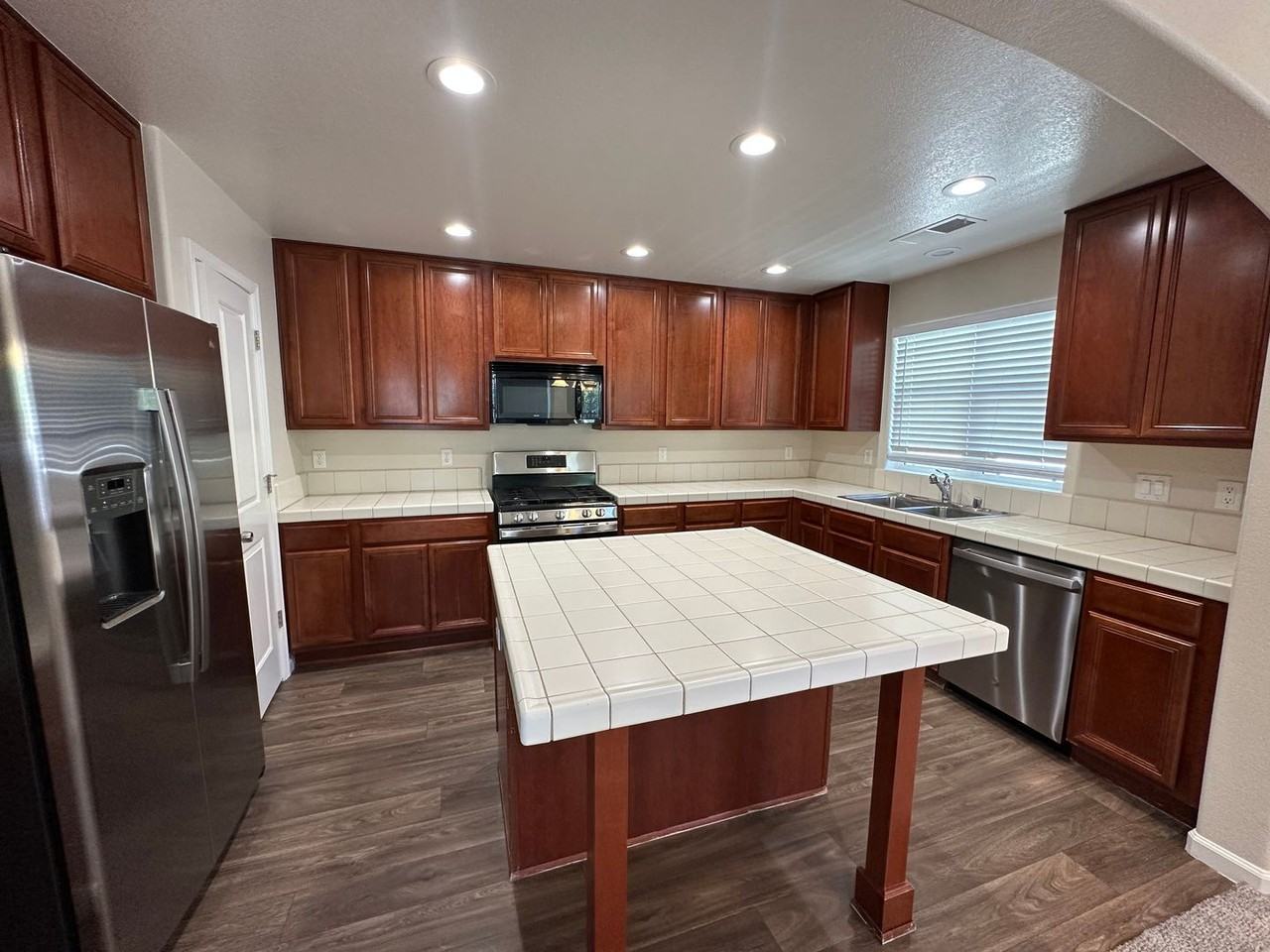 1690 Springhill Dr - Photo 4 of 24