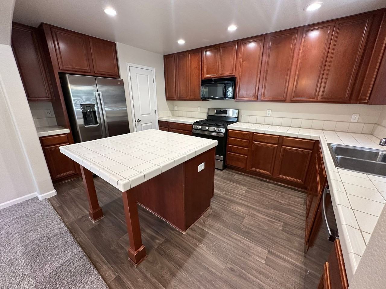 1690 Springhill Dr - Photo 6 of 24