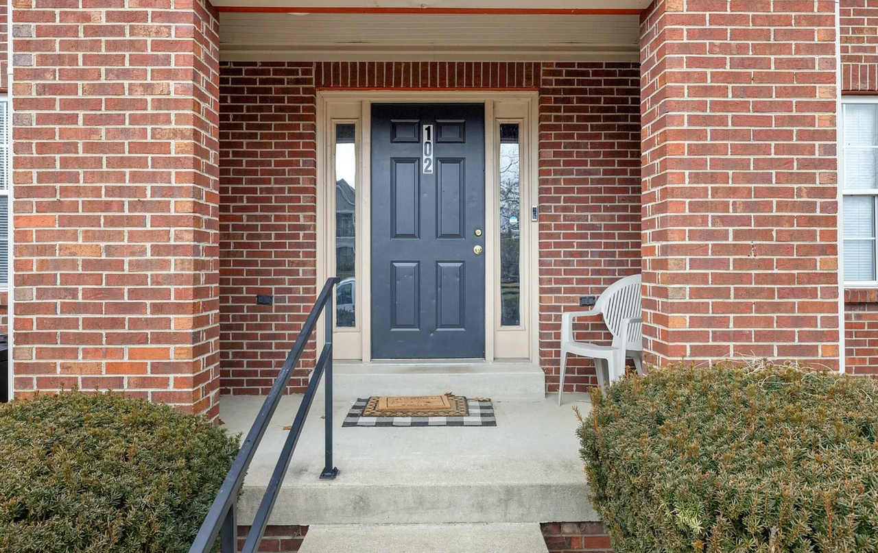 1077 Duval St - Photo 3 of 19