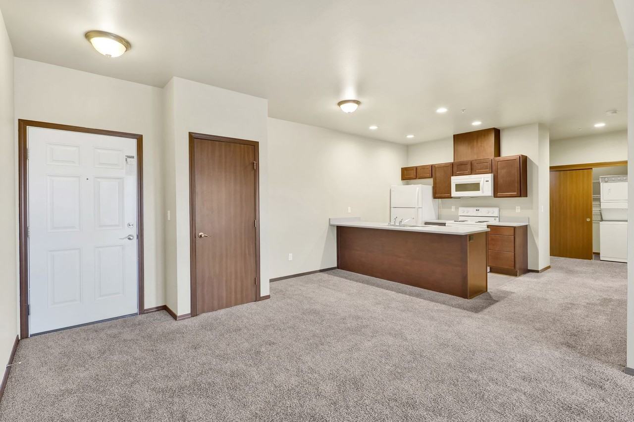 2240 Mercedes Dr - Photo 3 of 12