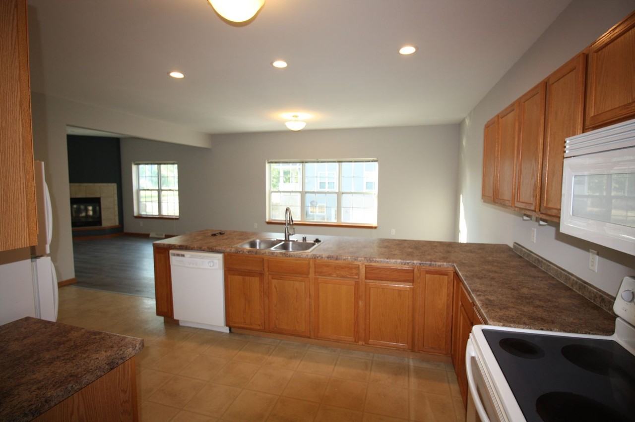 4219 Owl Creek Dr - Photo 3 of 18