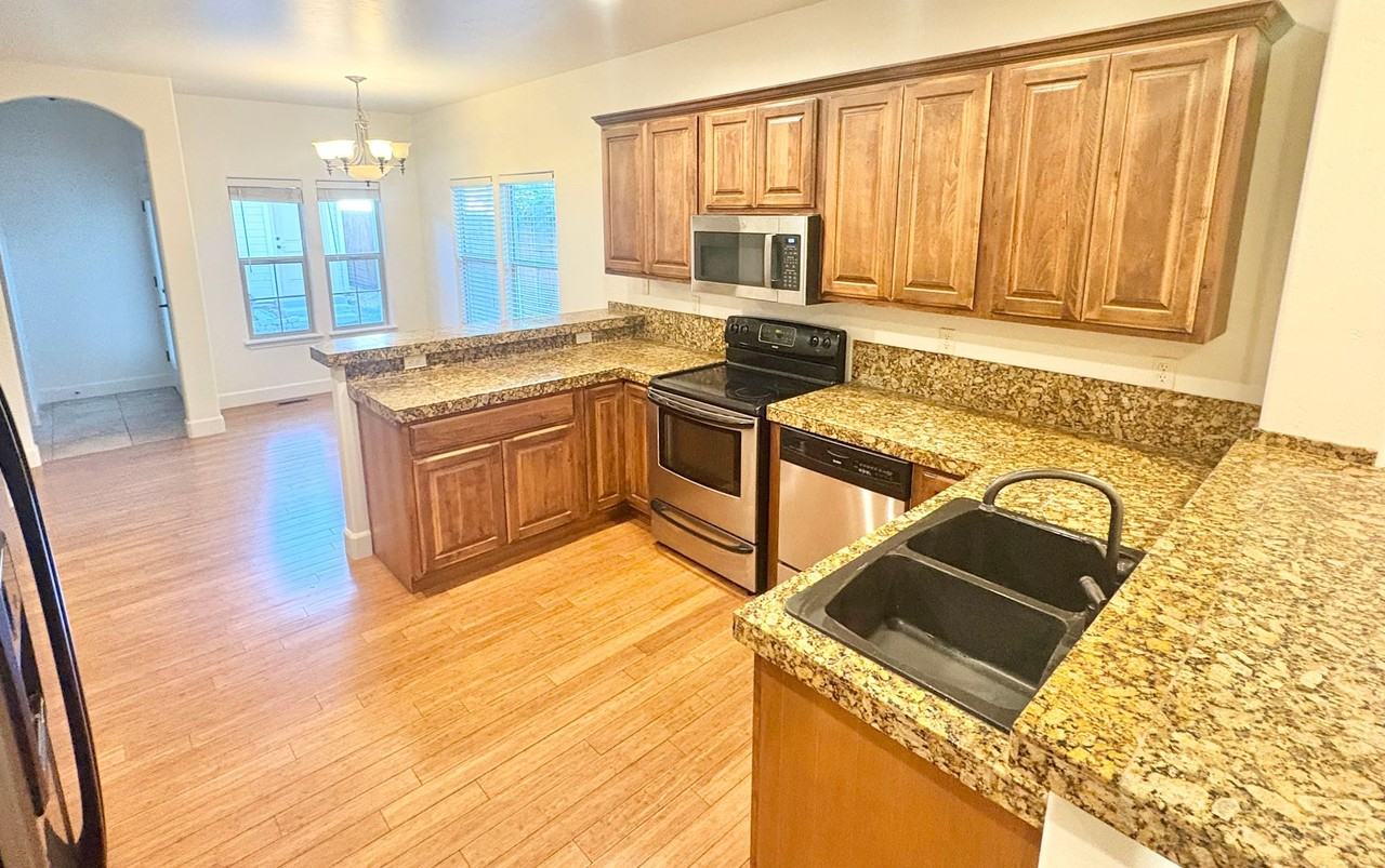 1224 S Leadville Ave - Photo 2 of 20