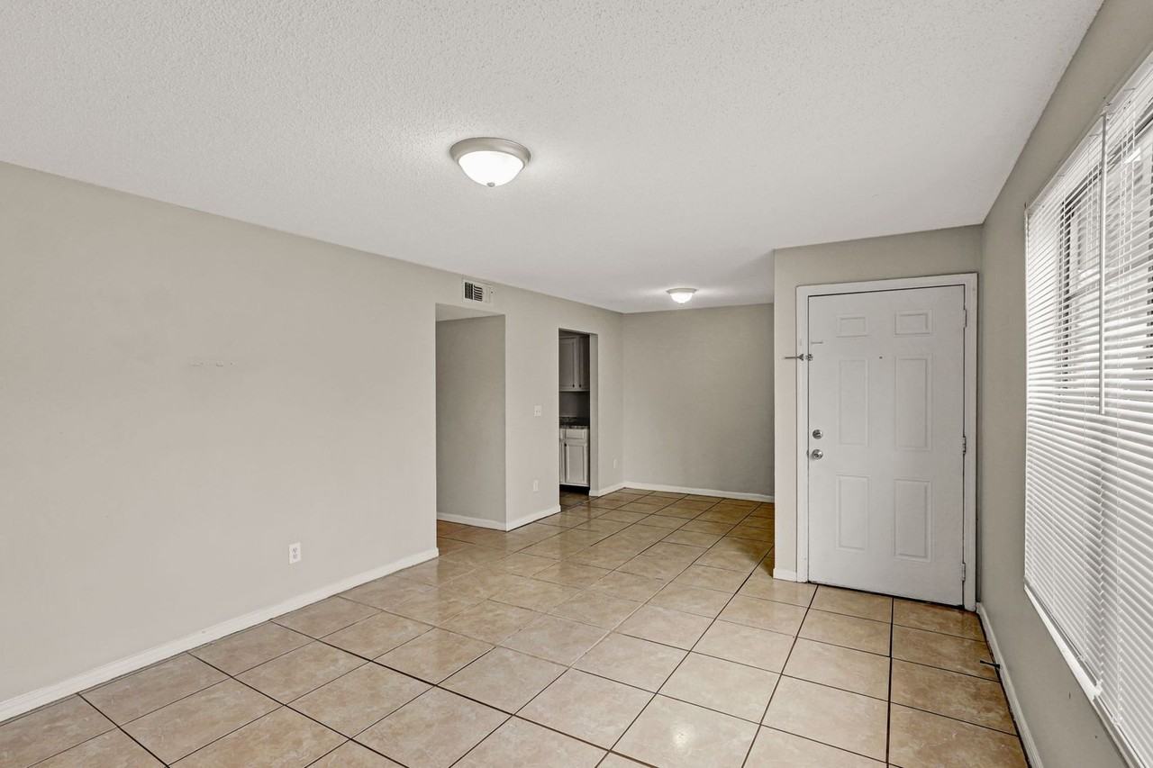 478 Bentwood Ln - Photo 5 of 13