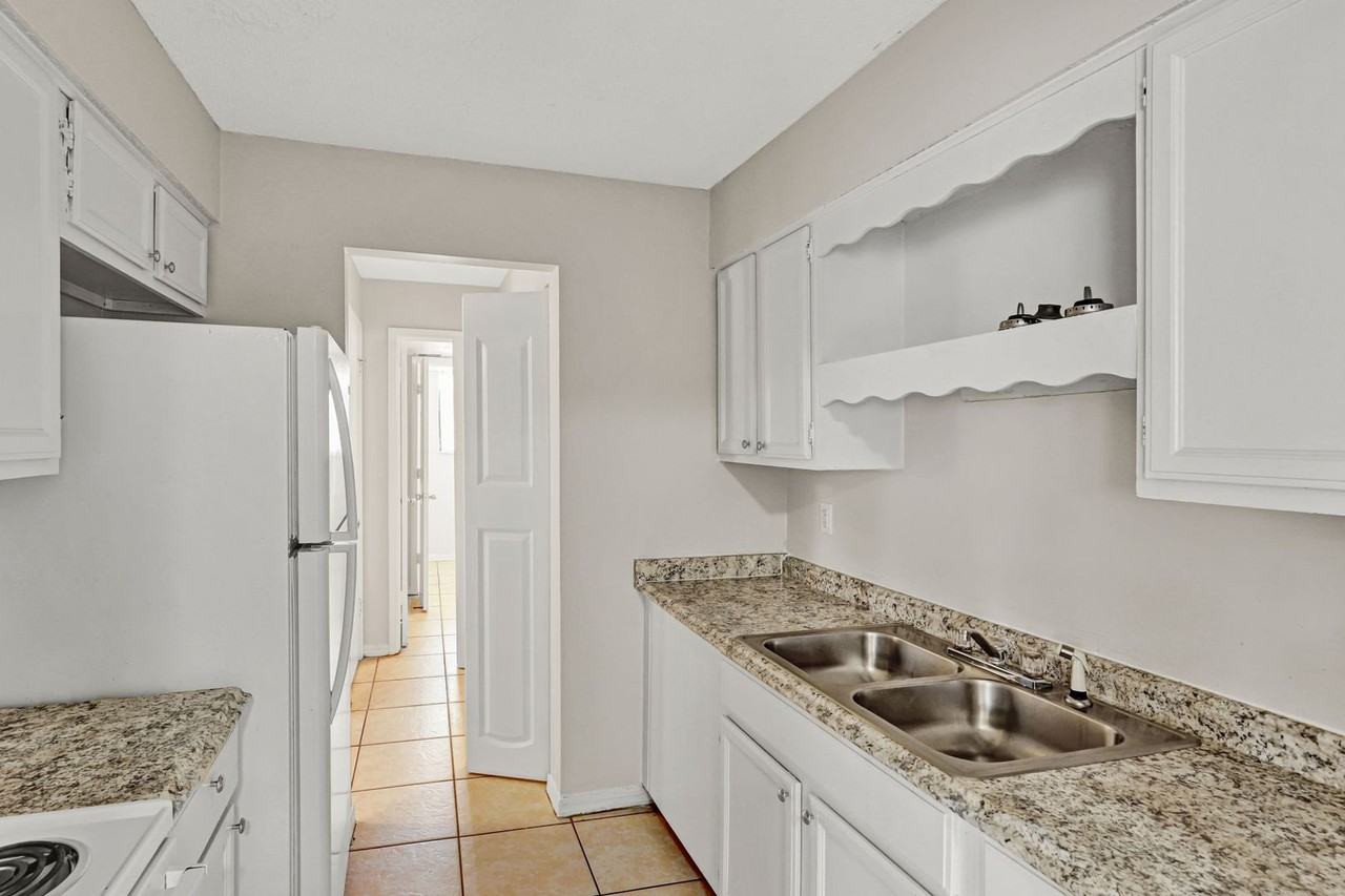 478 Bentwood Ln - Photo 7 of 13