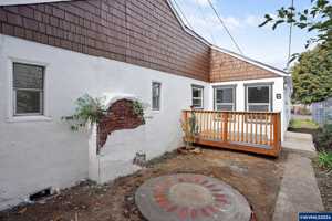 featured image of 242 Jackson St E