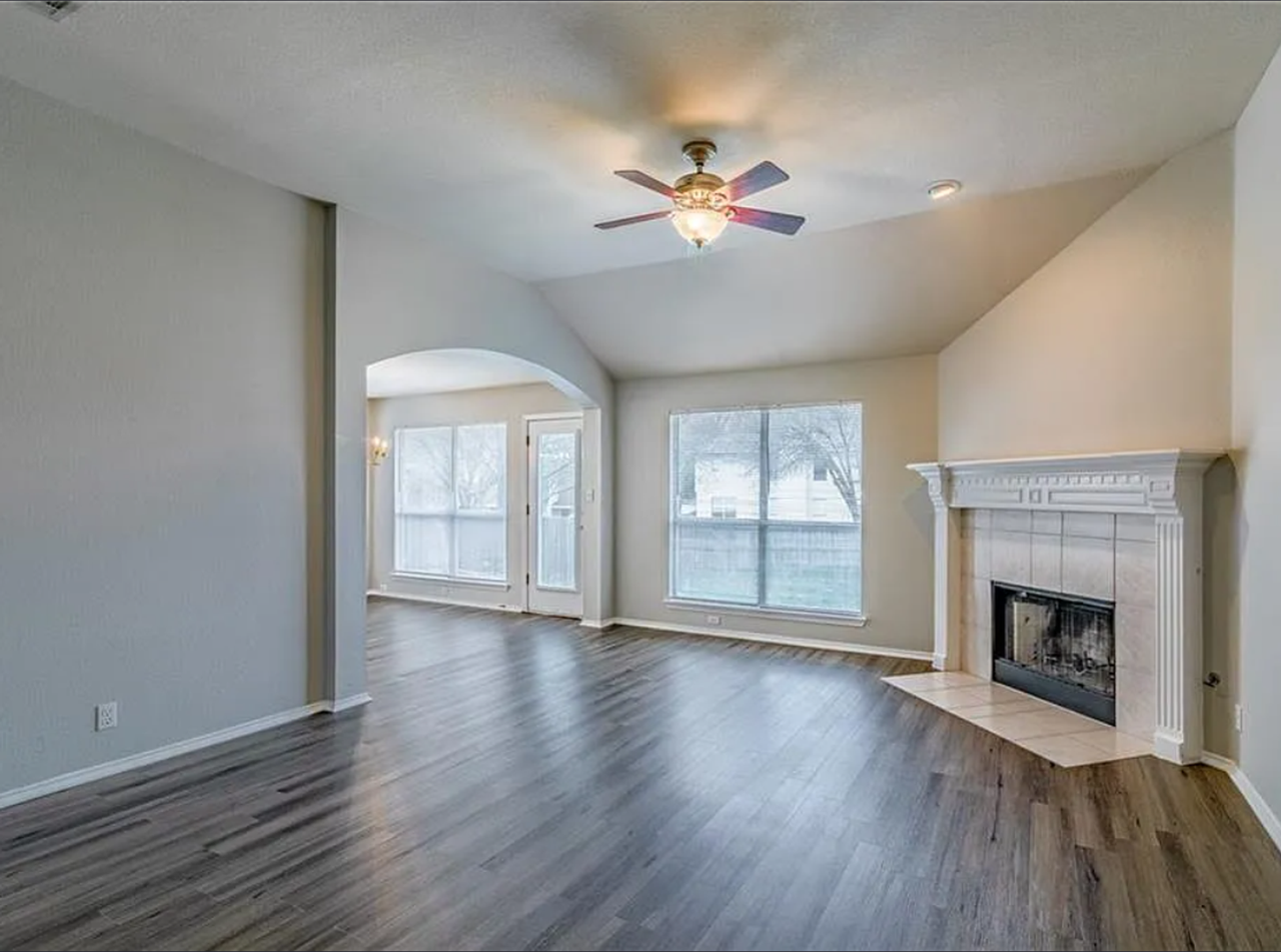 702 Thrush Dr - Photo 3 of 24