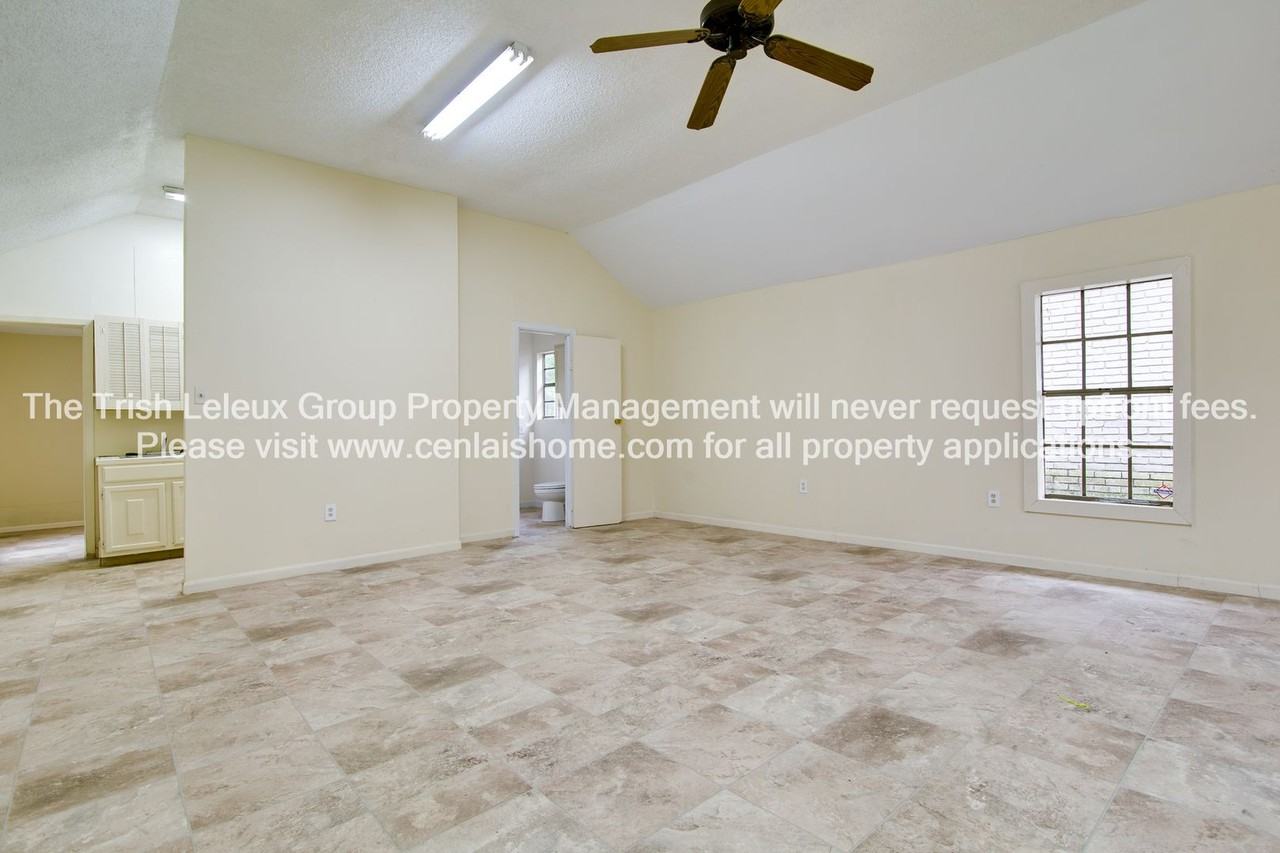1133 Texas Ave #B - Photo 2 of 8