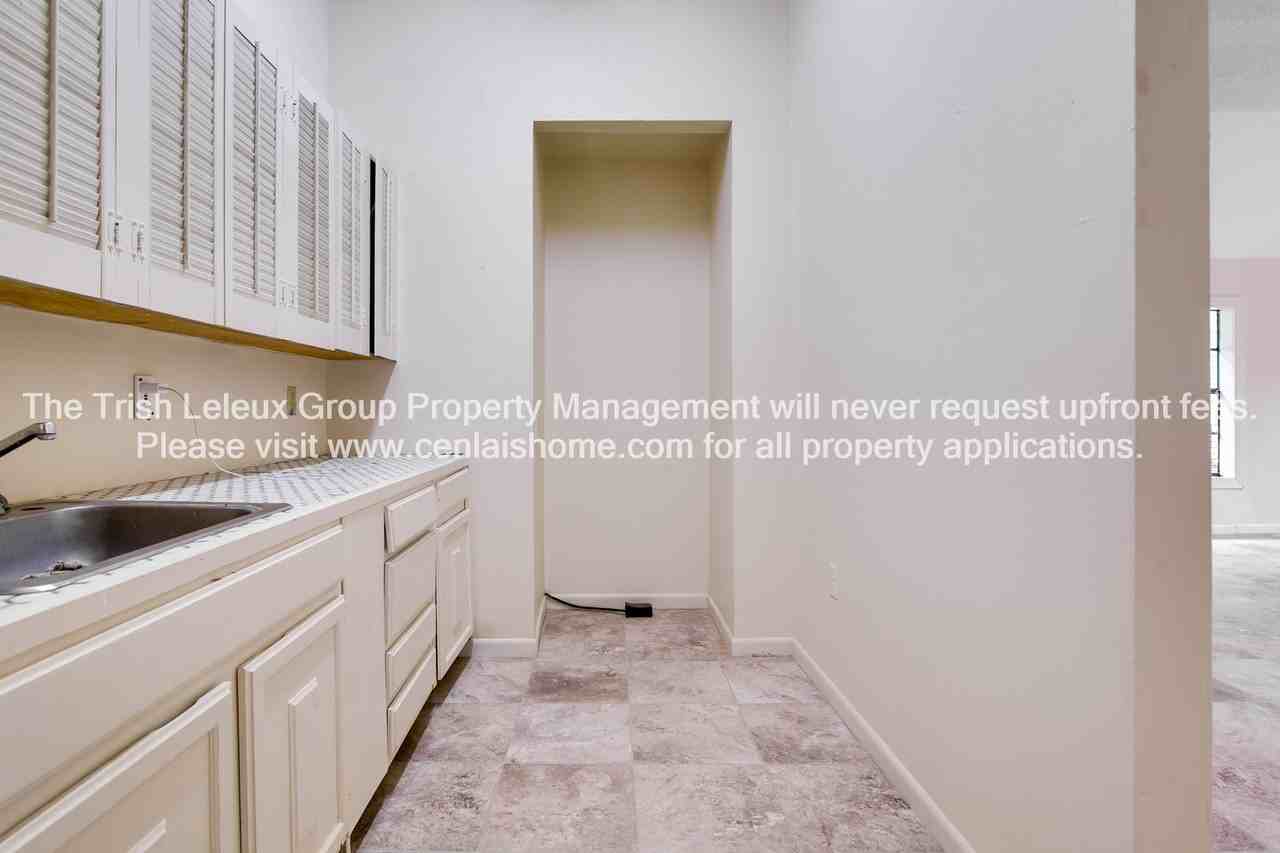 1133 Texas Ave #B - Photo 3 of 8