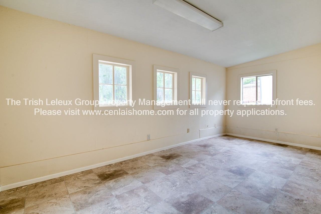 1133 Texas Ave #B - Photo 6 of 8