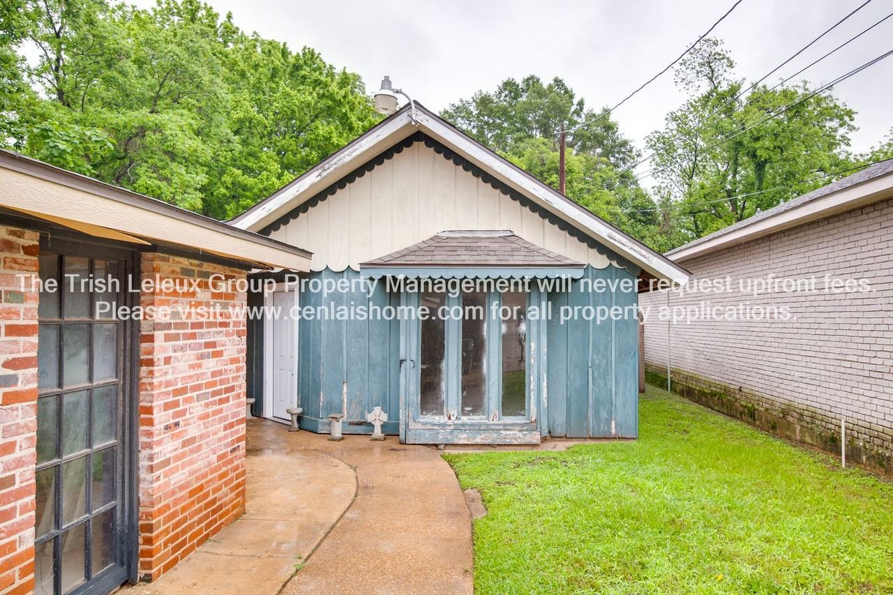 1133 Texas Ave #B - Photo 7 of 8