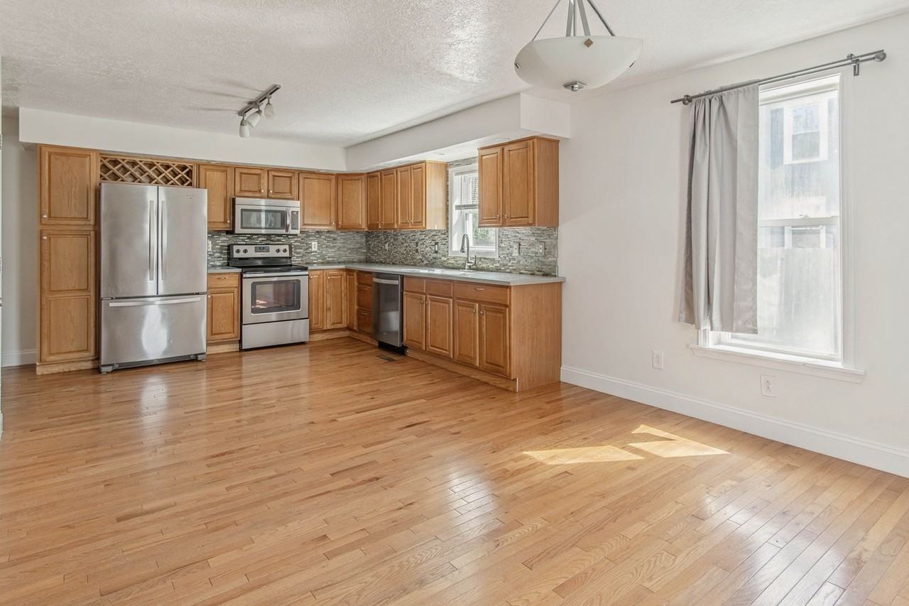 152 N Main St - Photo 3 of 40