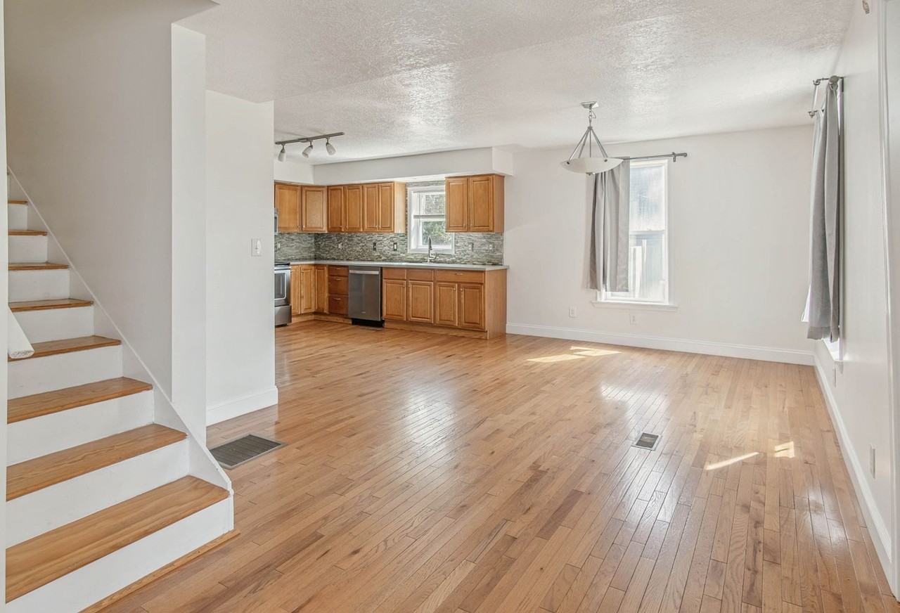 152 N Main St - Photo 7 of 40