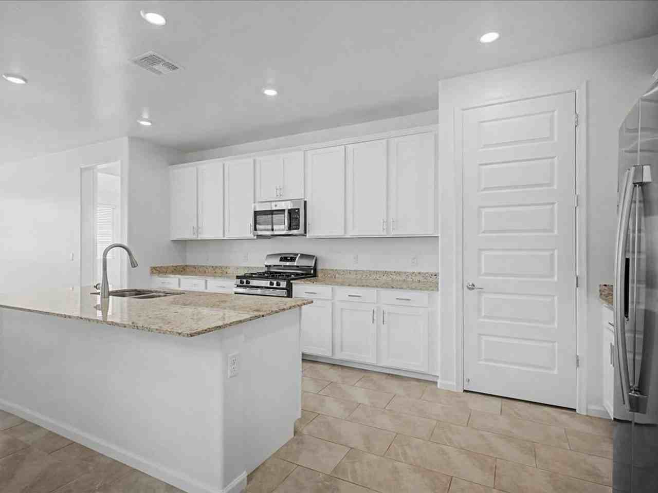 17606 S Ridgerunner Dr - Photo 3 of 26