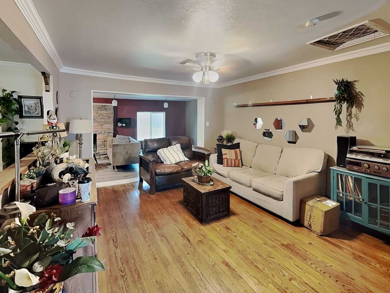 7028 Willis Ave - Photo 2 of 17