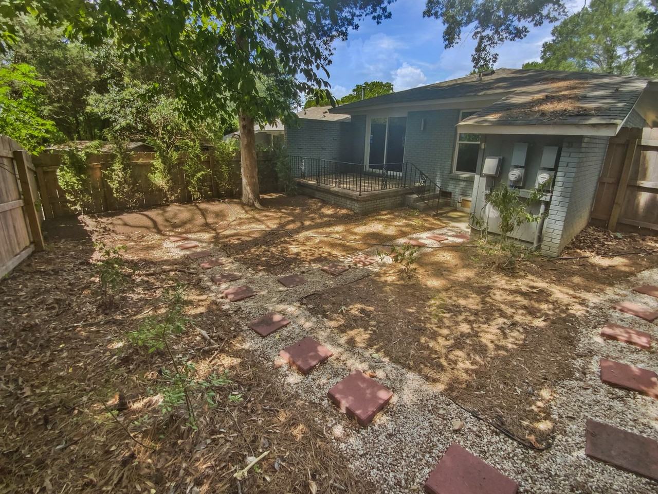 1913 Herrin Ave - Photo 2 of 19