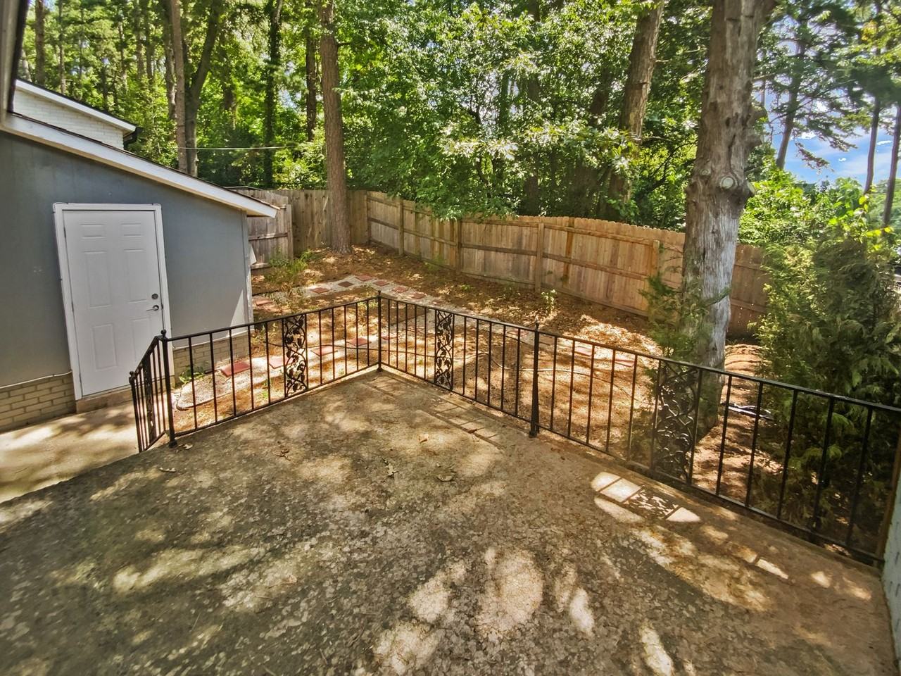 1913 Herrin Ave - Photo 3 of 19