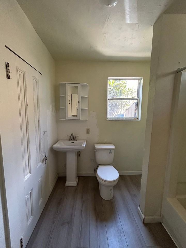 153 Locust Ave - Photo 5 of 10