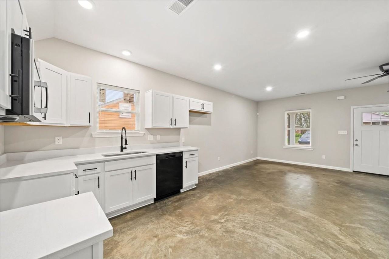 2895 Yale Ave - Photo 3 of 12