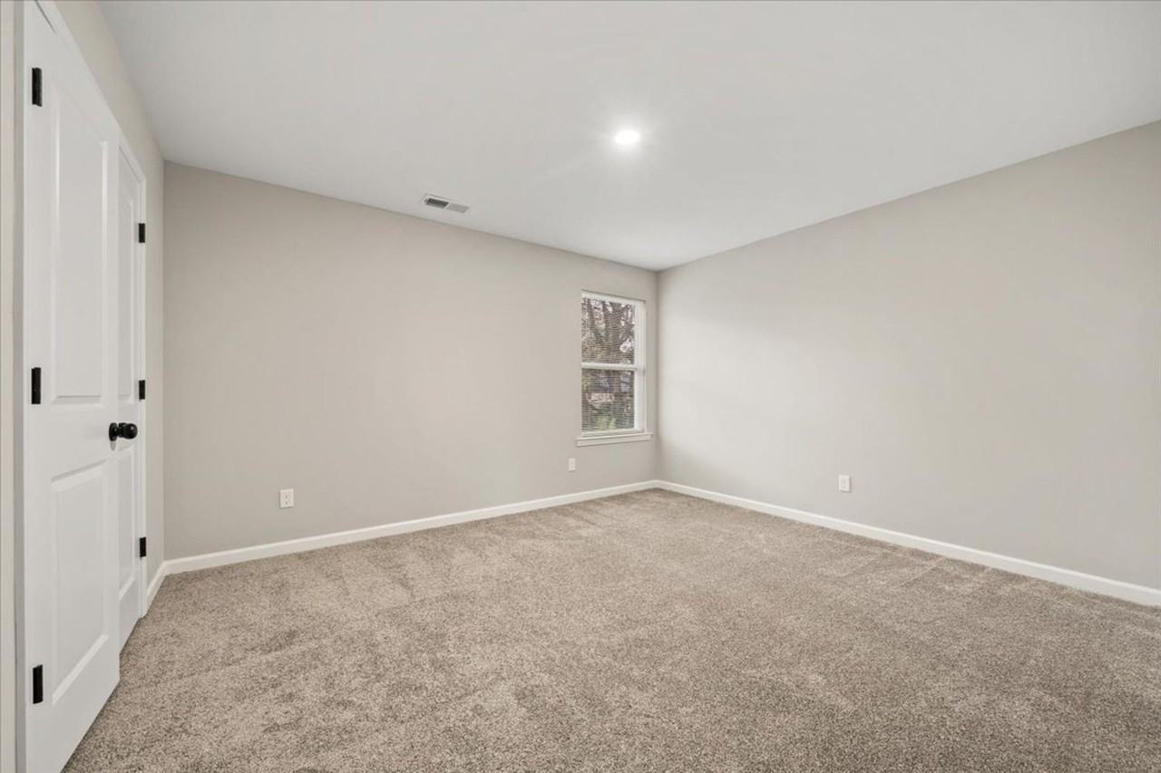 2895 Yale Ave - Photo 5 of 12
