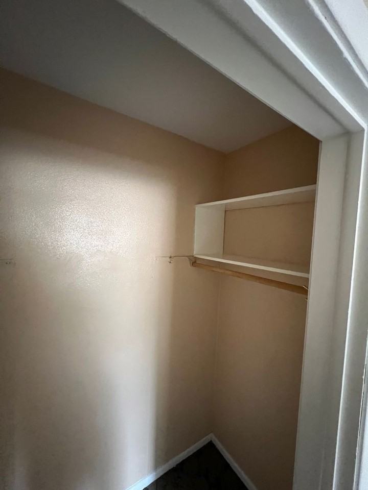 York Apartments - Photo 3 of 22
