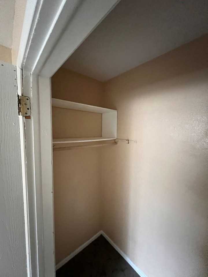 York Apartments - Photo 4 of 22