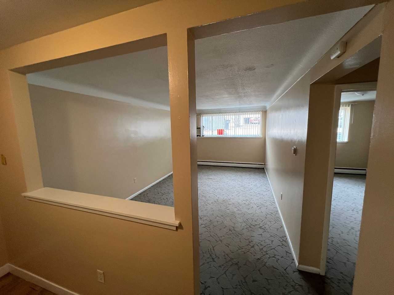 York Apartments - Photo 7 of 22