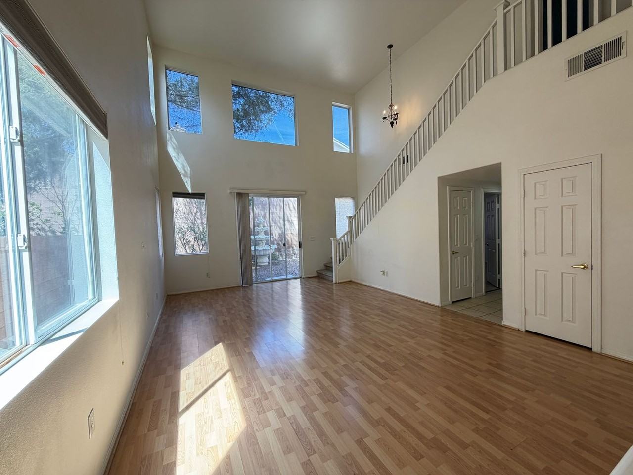 561 Artola St - Photo 2 of 10