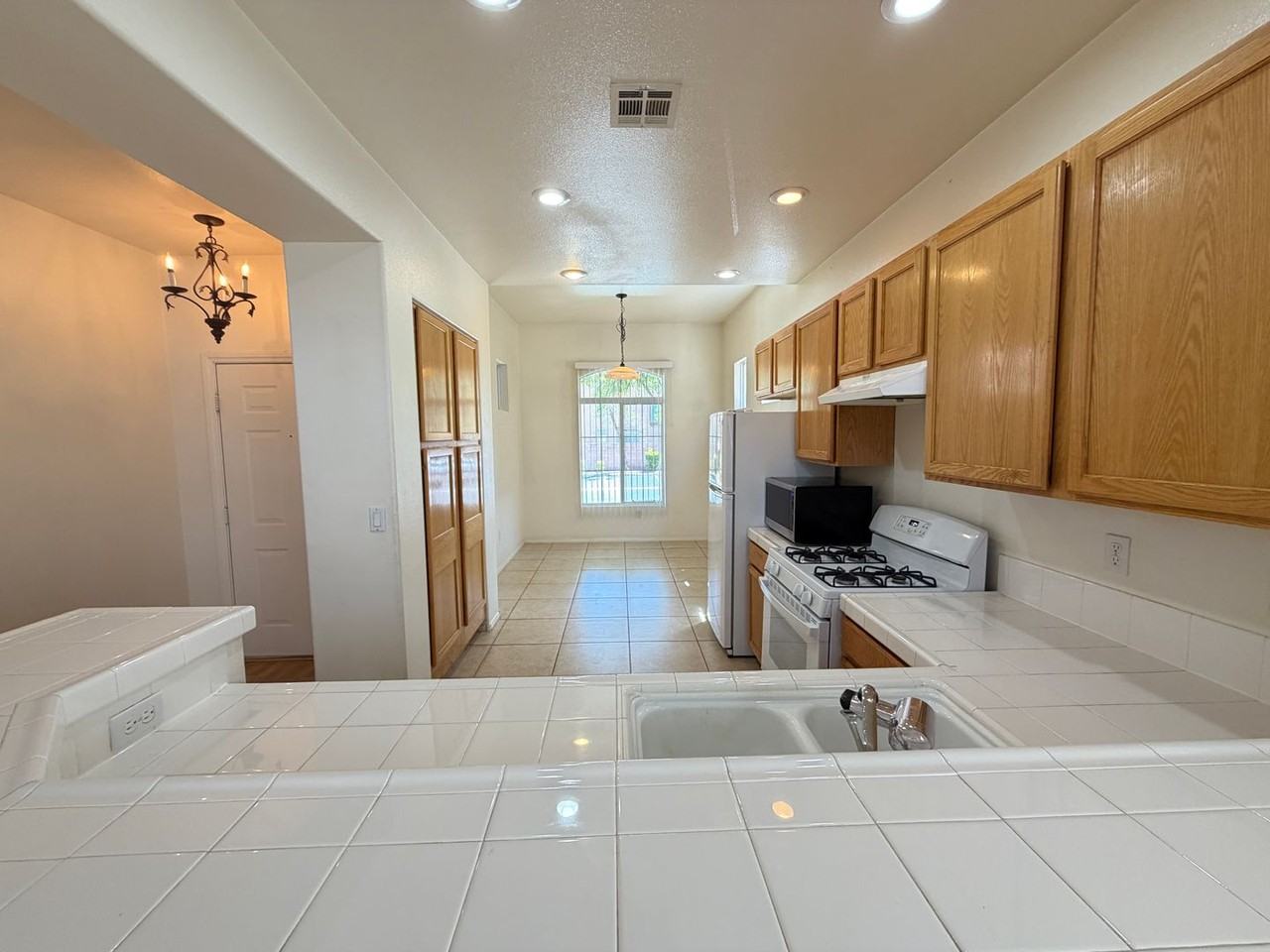 561 Artola St - Photo 3 of 10