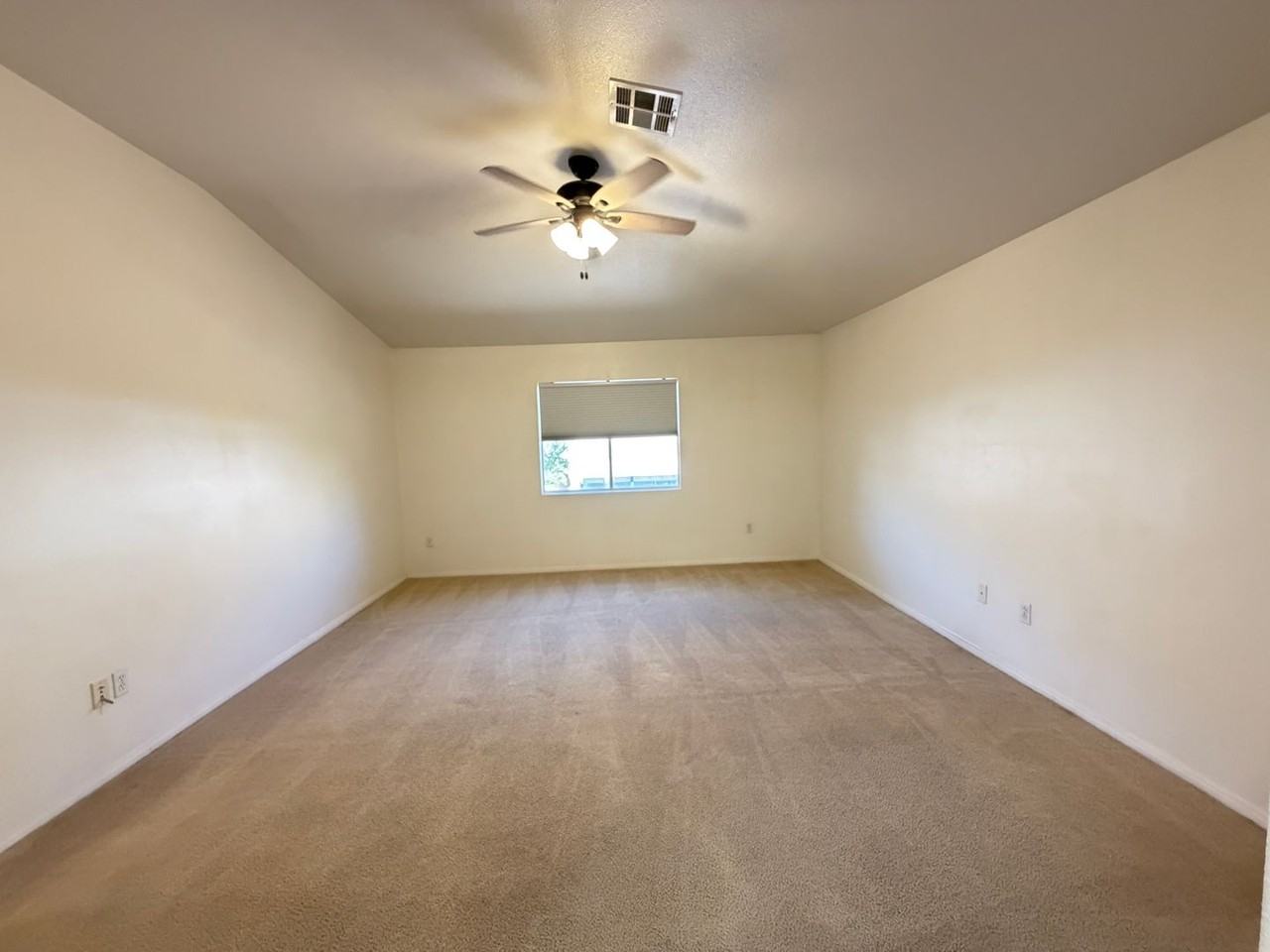 561 Artola St - Photo 4 of 10