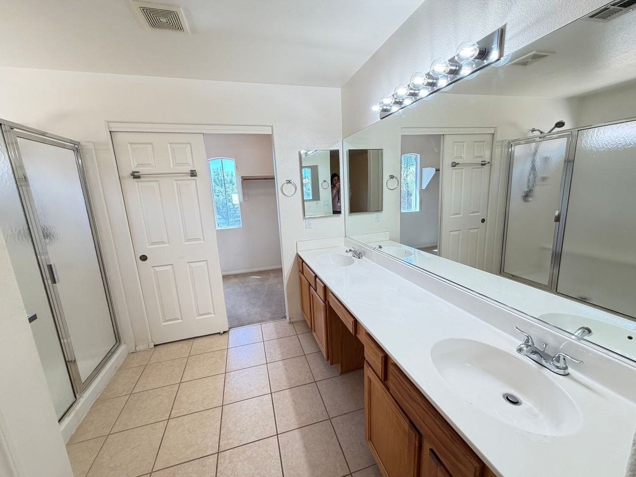 561 Artola St - Photo 5 of 10