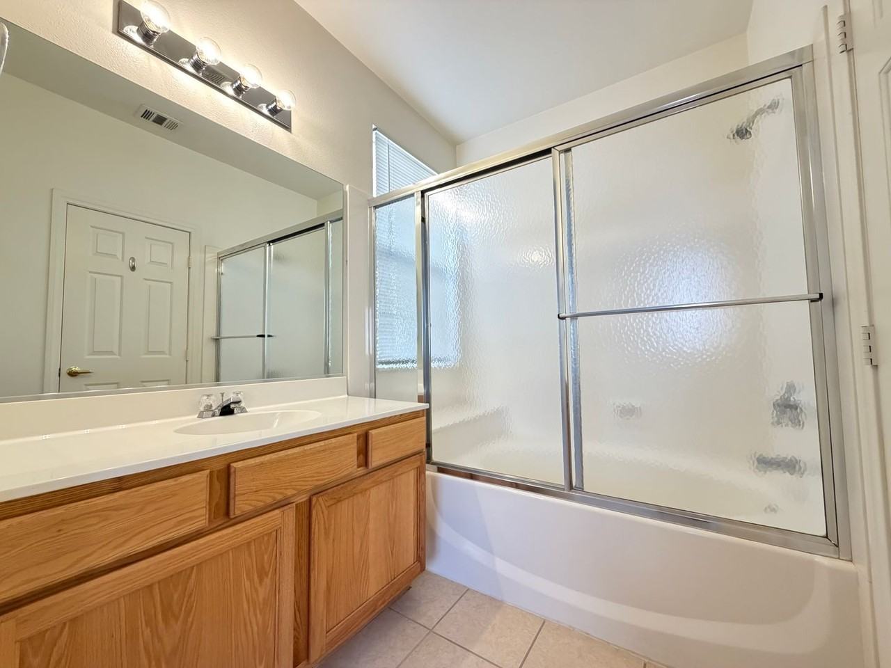 561 Artola St - Photo 7 of 10