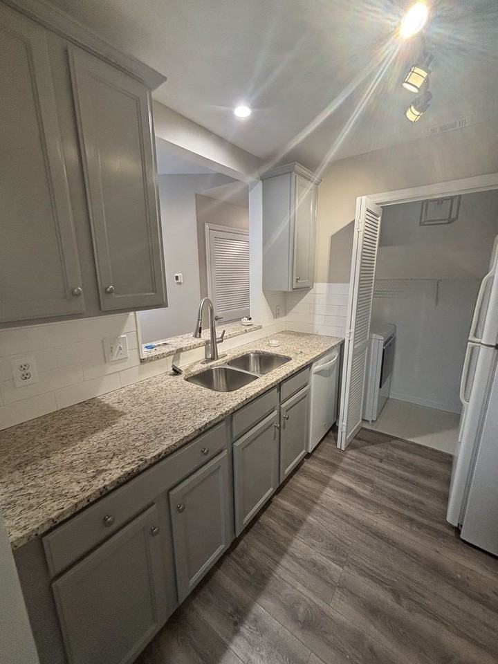 817 Morning Sun Dr - Photo 6 of 20