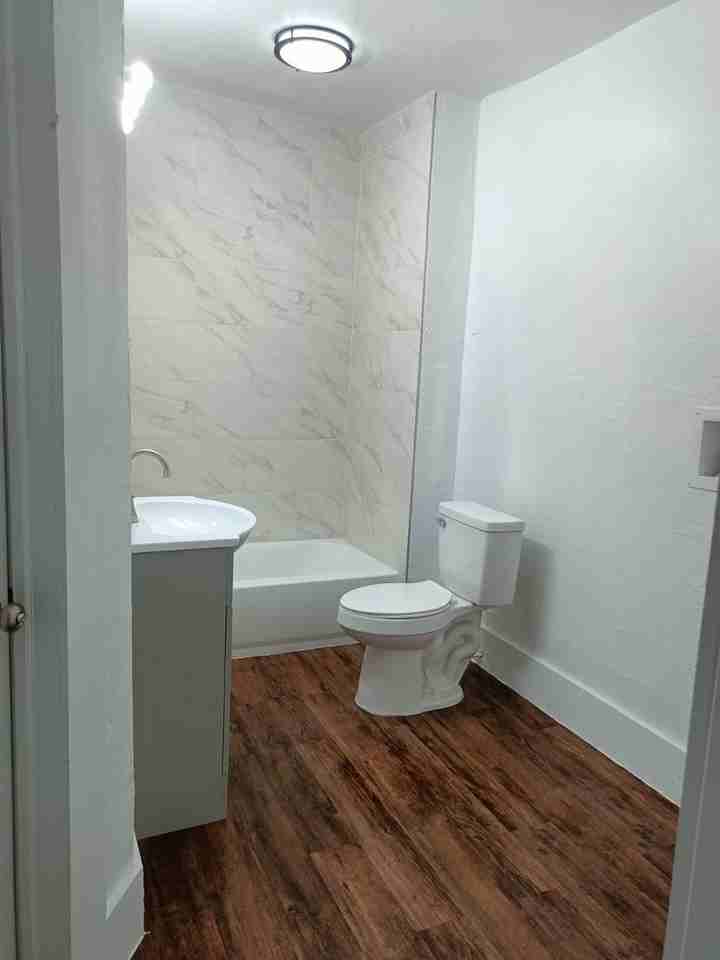 1401 Ne 22nd St - Photo 5 of 9