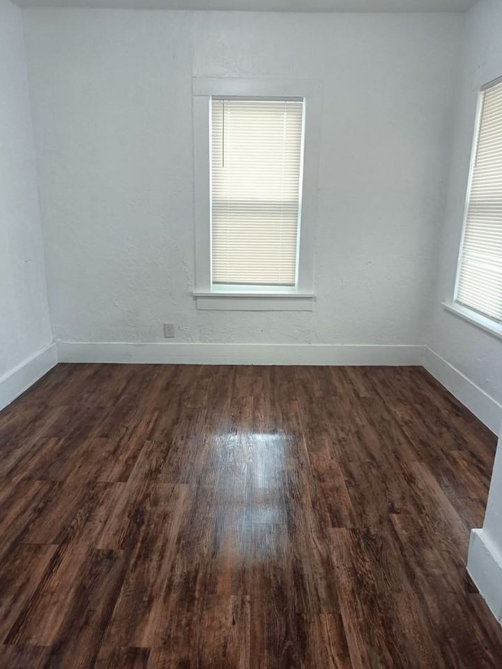 1401 Ne 22nd St - Photo 6 of 9