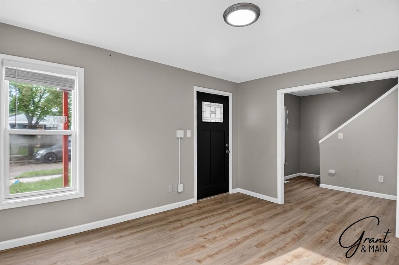 11319 Chalmers Ave - Photo 3 of 22