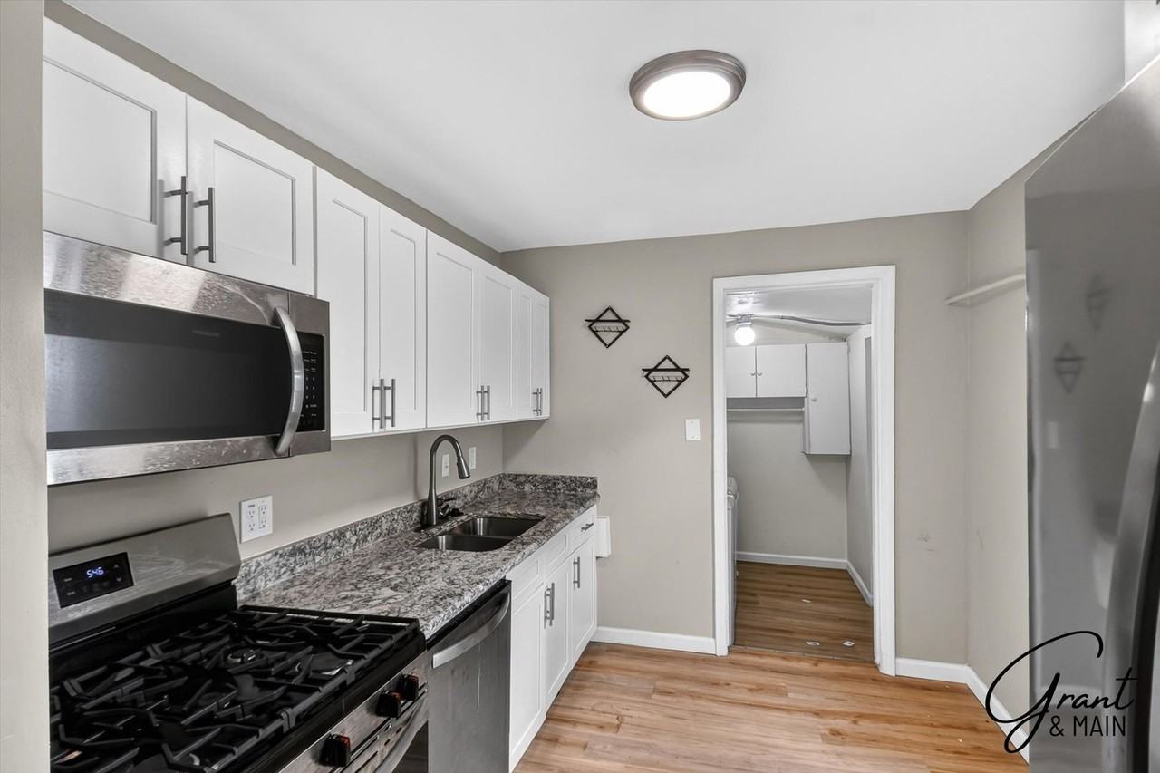 11319 Chalmers Ave - Photo 5 of 22